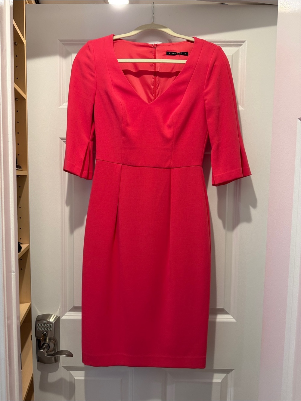 Elegant Pink Sheath Dress with V-Neck